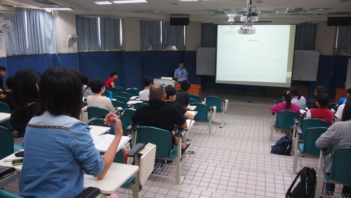 20141028 政治大學社會系鄭力軒老師演講圖片