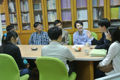 Utsonomiya University (Japan) Department of International Studies’ Professor Matsukane Kimimasa Visits the Center for Japanese StudiesImage